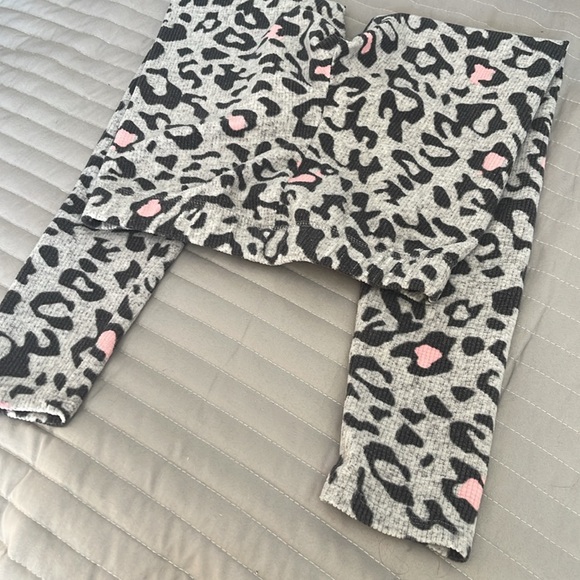 💕 Preloved Girls Cheetah Print PJ Bottoms - Picture 5 of 5